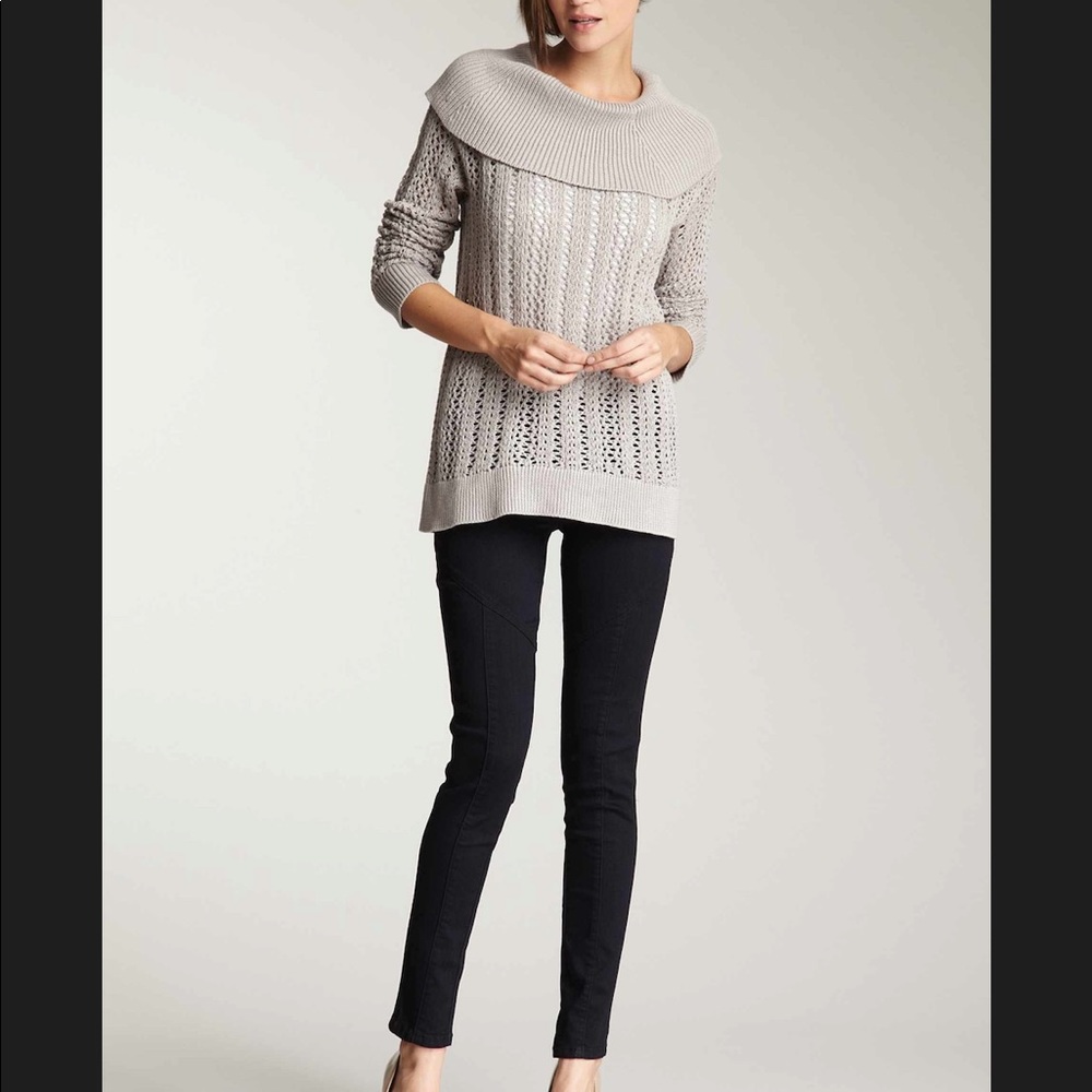 ✨Cowl neck sweater. NWOT. Grey. Size S✨